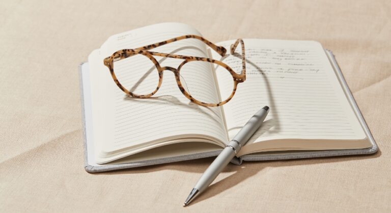 Choosing the Right Reading Glasses: A Comprehensive Guide